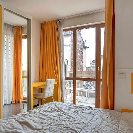 Vibrant Top Central Studio *